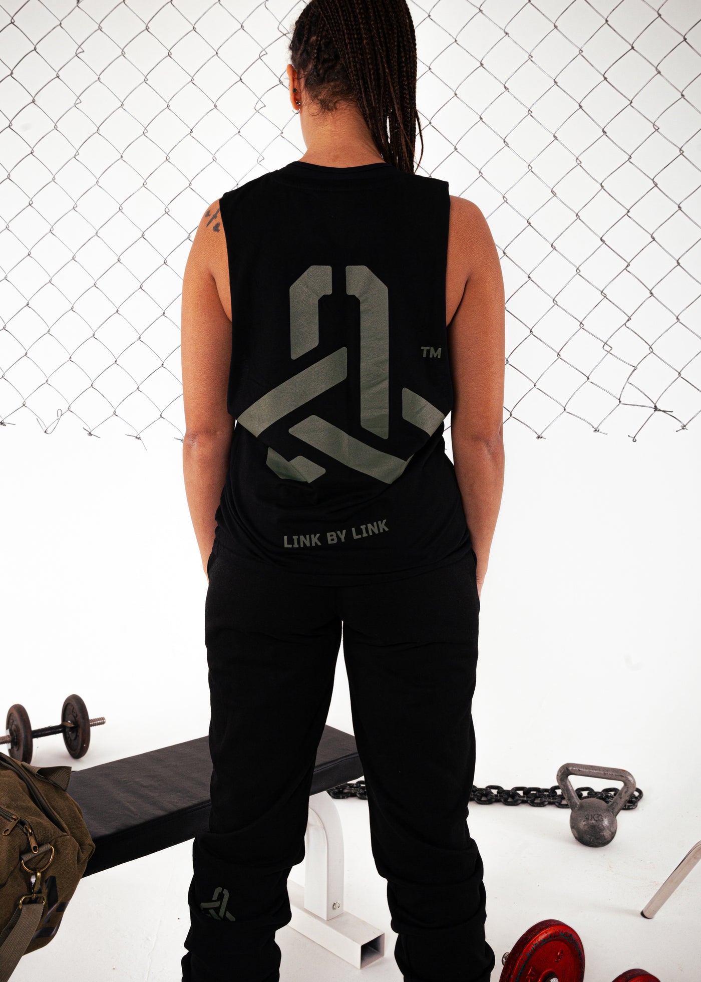 UNBREAKABLE TANK BLACK/ARMY GREEN