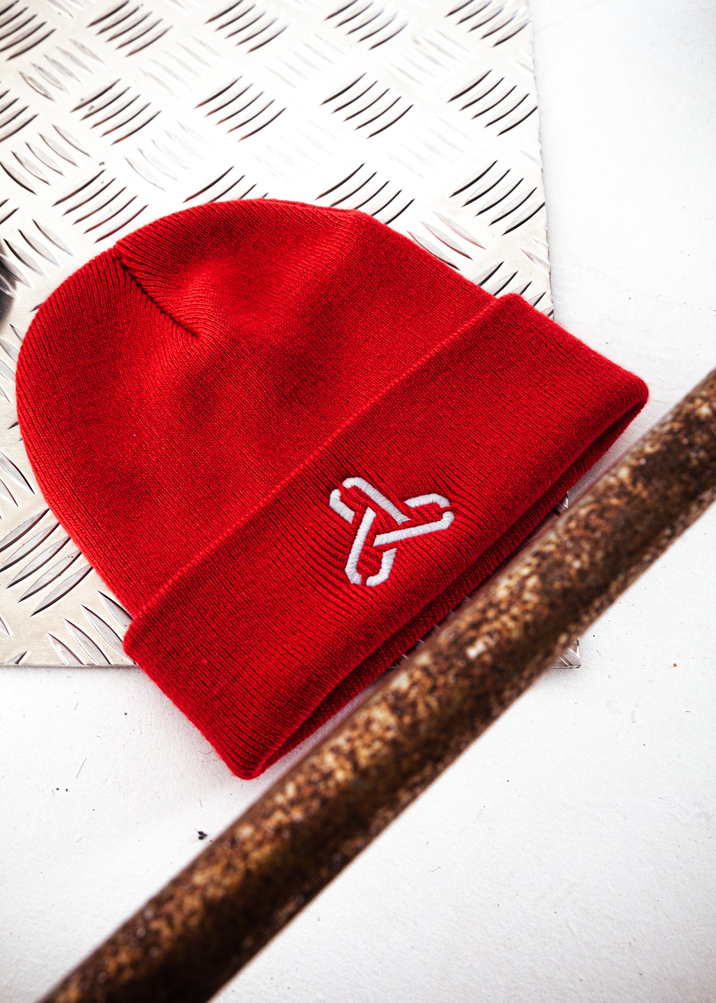 UNBREAKABLE BEANIE RED